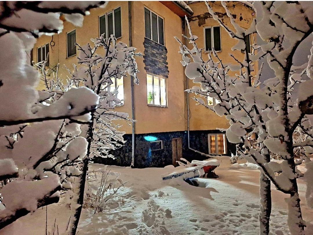 Riverside Karakol Exterior foto